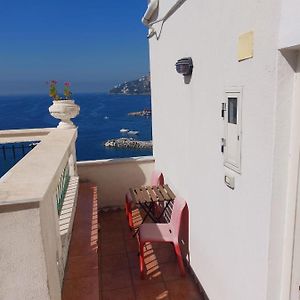 La Stanza sul Porto camera matrimoniale piccina piccina con vista sul porto di AMALFI con bagno privato